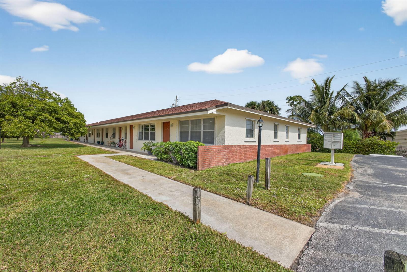 8585 Church St SE # 2, Hobe Sound FL 33455