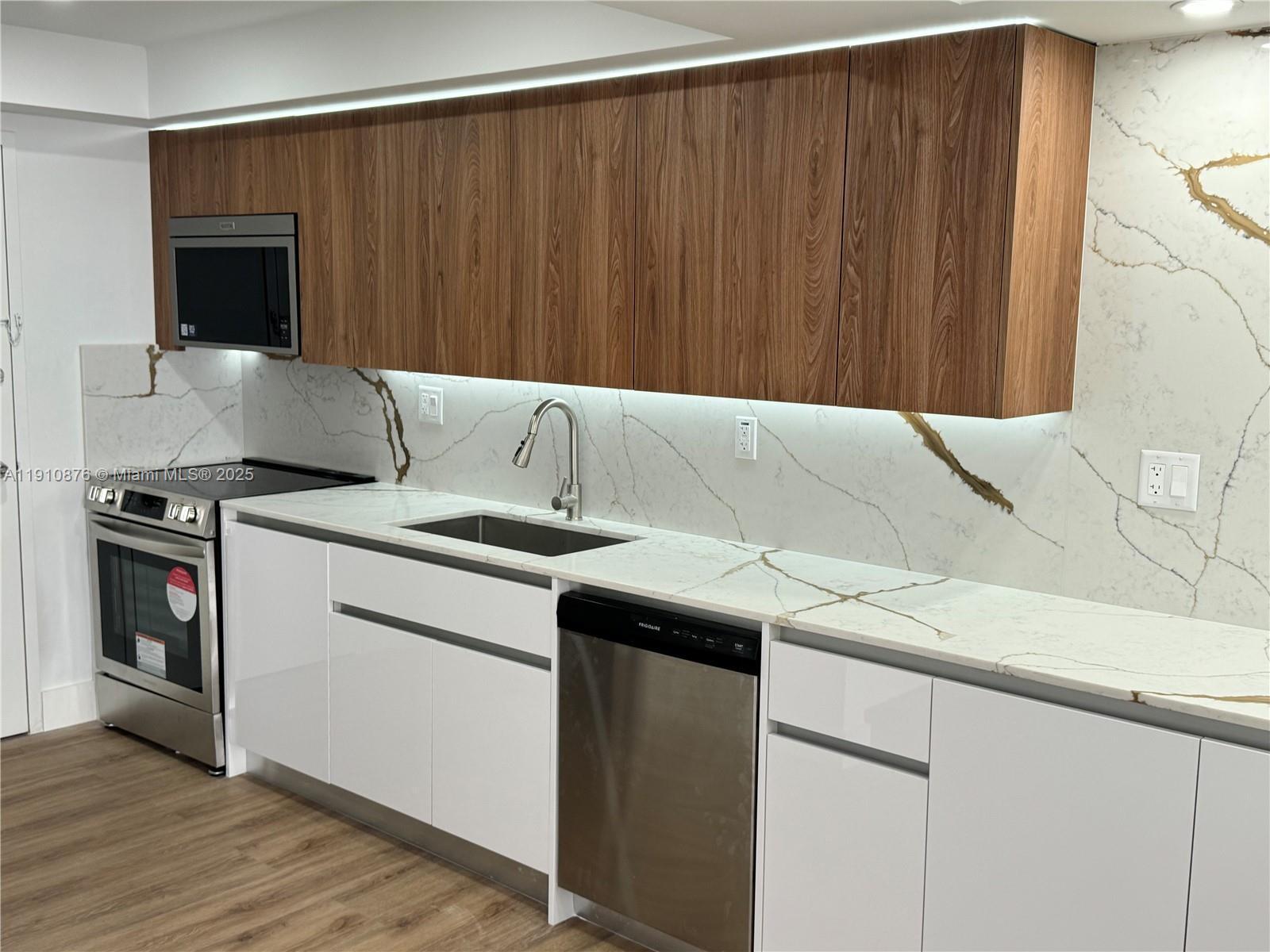 18031 Biscayne Blvd # 1402, Aventura FL 33160 photo 4