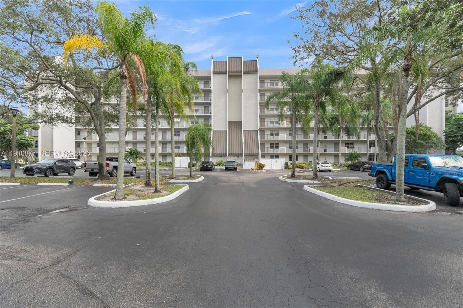 3100 W Rolling Hills Cir # 707, Davie FL 33328