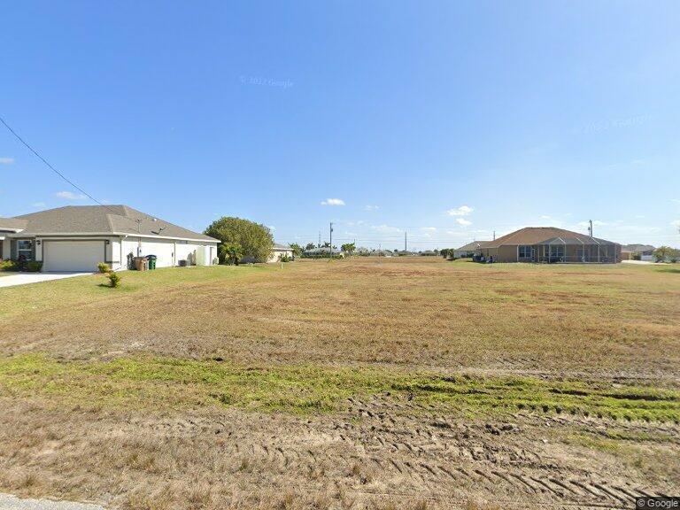 523 NW 25th Place, Cape Coral FL 33993