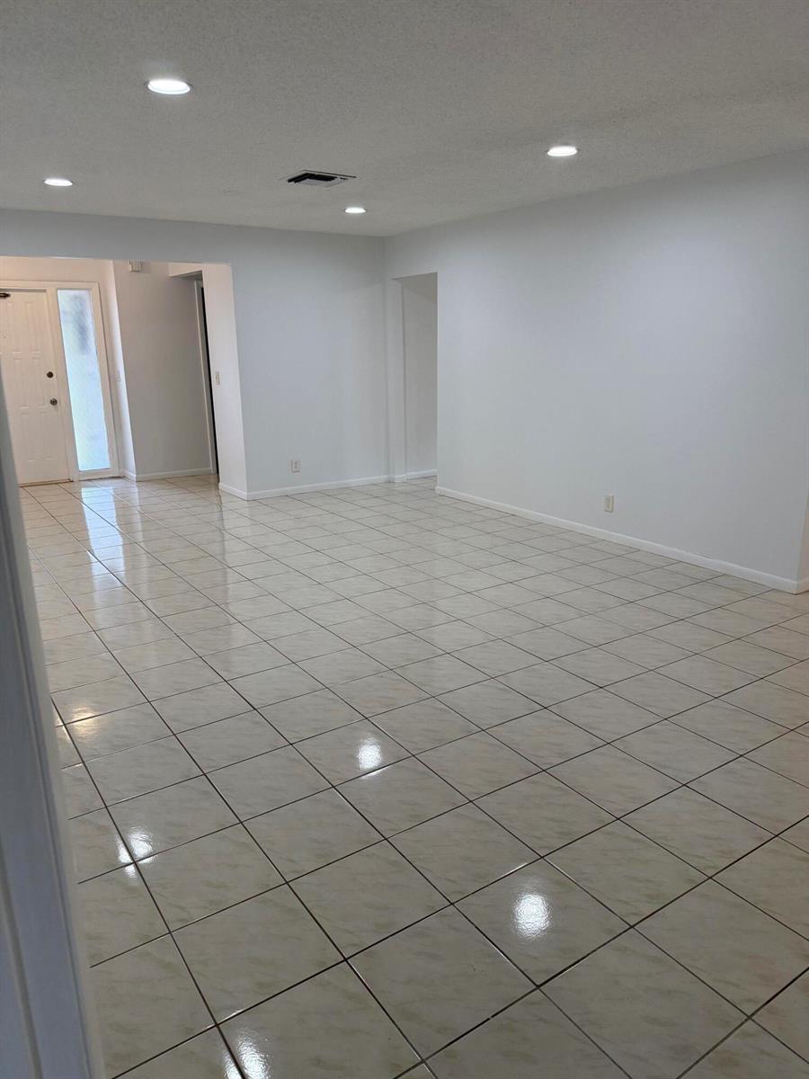 1687 SW 20th Terrace, Deerfield Beach FL 33442 photo 4