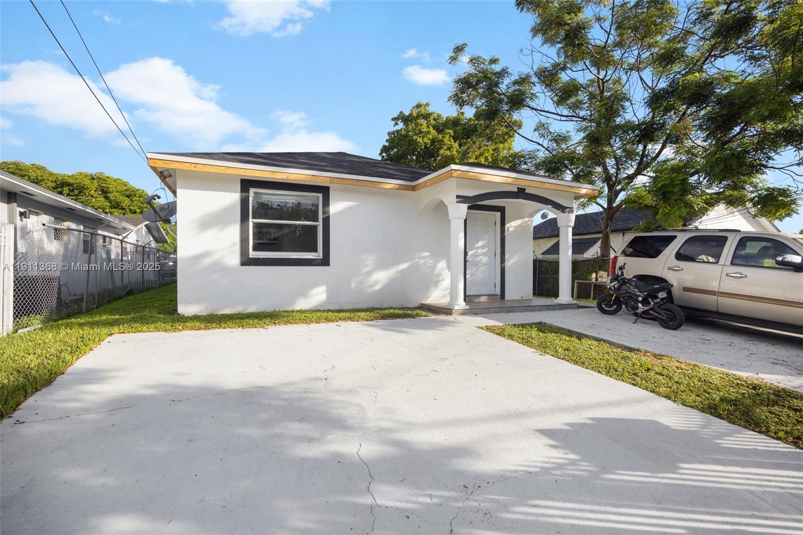 Miami, FL 33142 photo 2