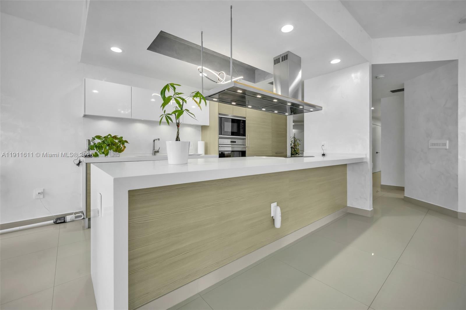 17301 Biscayne Blvd # 910, North Miami Beach FL 33160 photo 5
