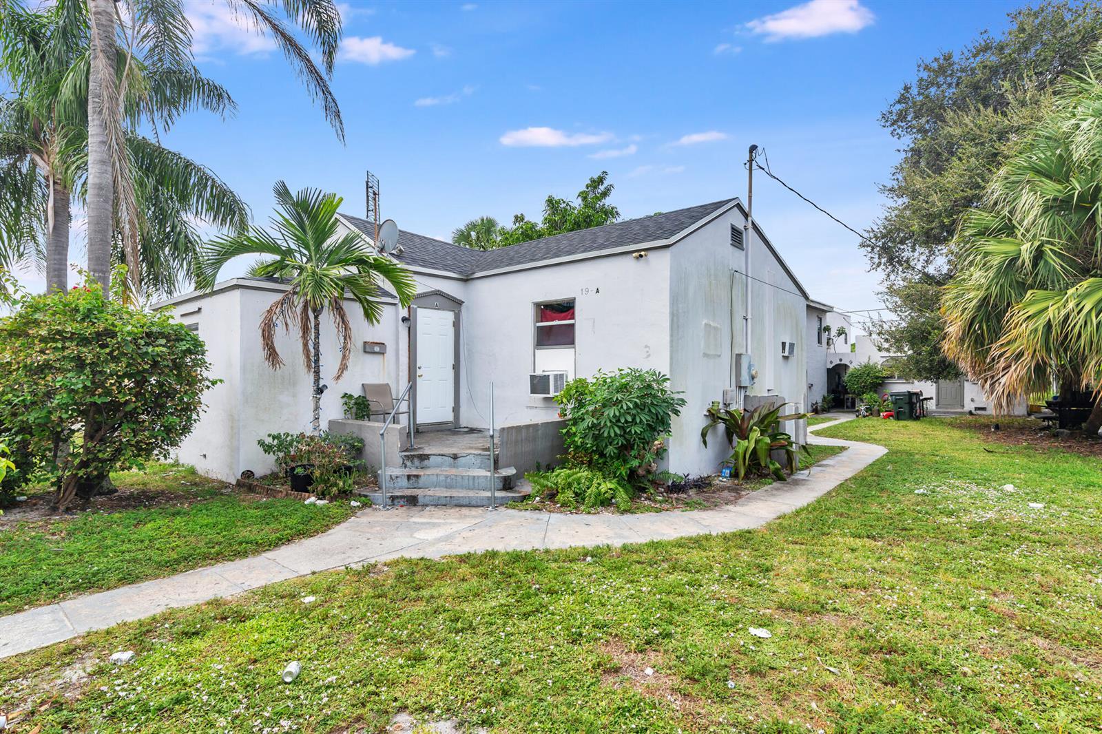 19 S E Street, FL 33460 photo 5