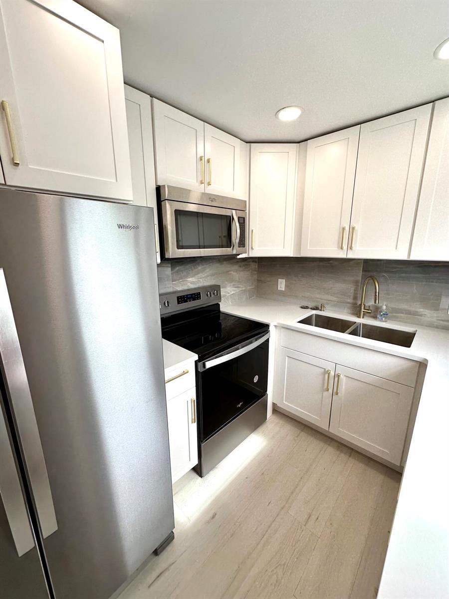 121 Sheffield F, West Palm Beach FL 33417 photo 3