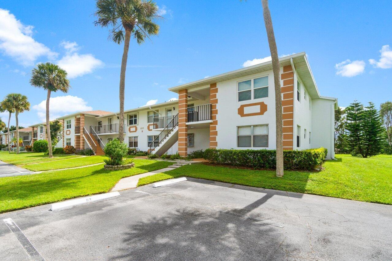 1205 S Lakes End Drive # D2, Fort Pierce FL 34982 photo 2