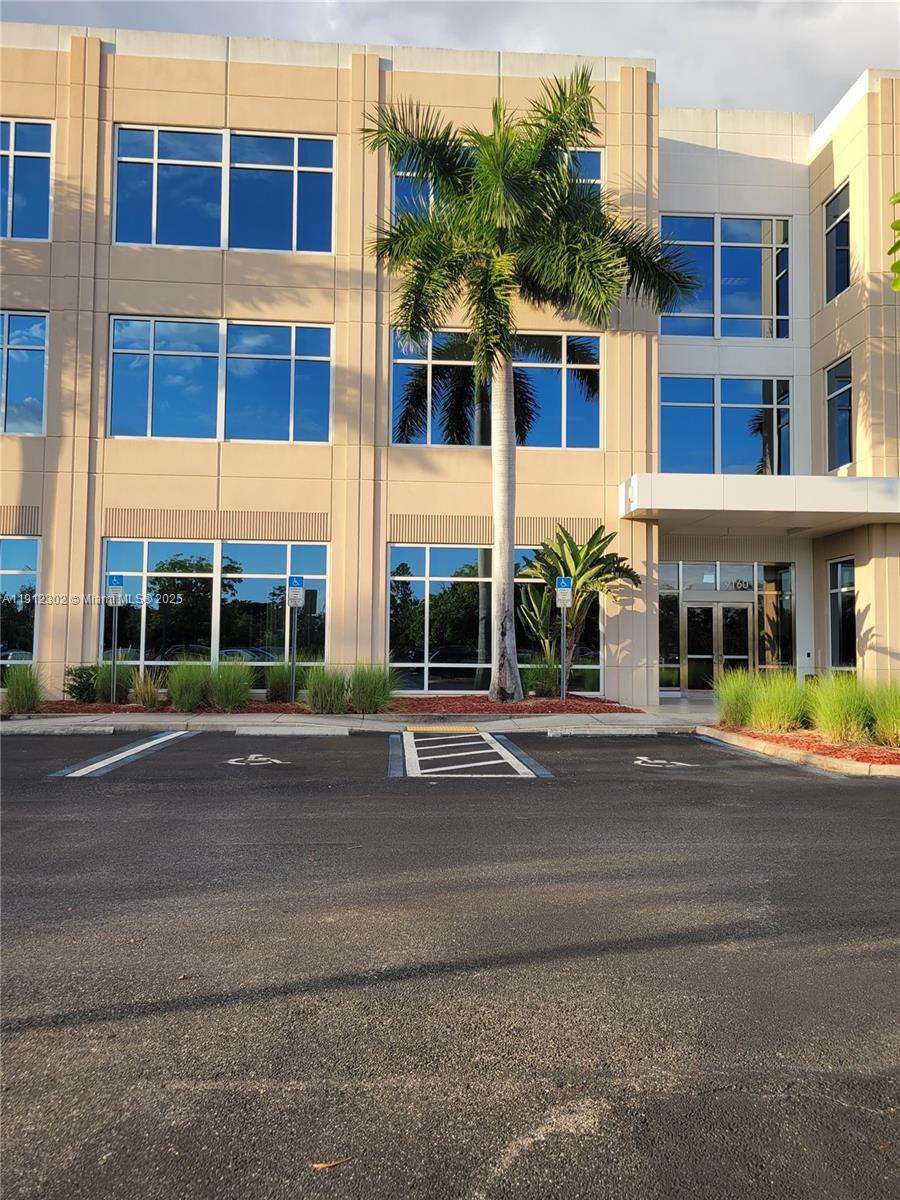9160 Forum Corporate Parkway, Fort Myers FL 33905 photo 2