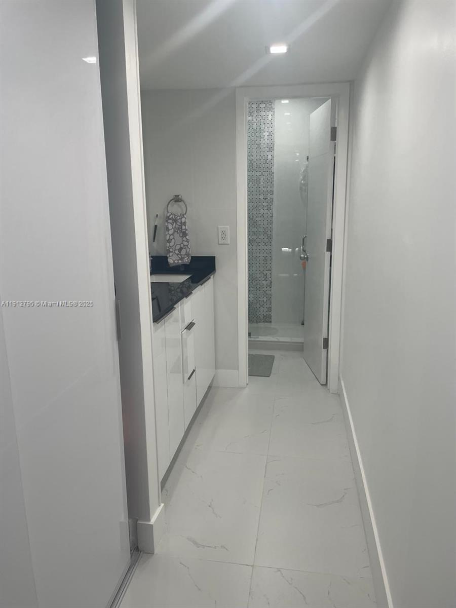 20400 W Country Club Dr # 615, Aventura FL 33180 photo 3