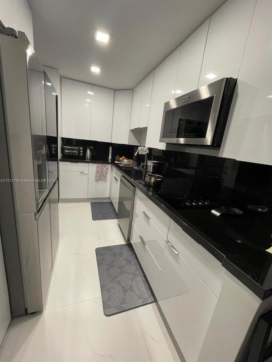 20400 W Country Club Dr # 615, Aventura FL 33180 photo 4