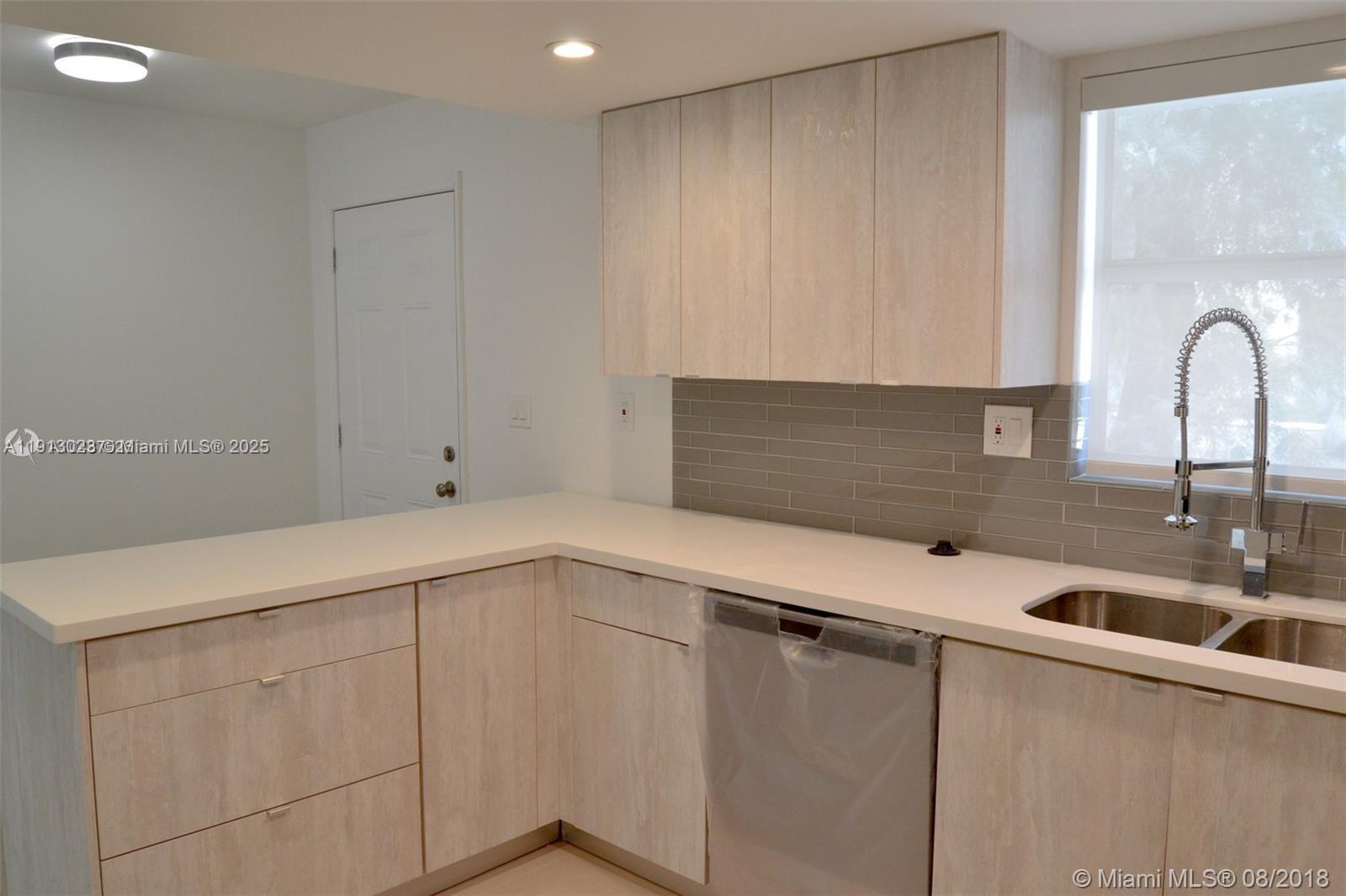 9375 Fontainebleau Blvd # L122, Miami FL 33172 photo 2