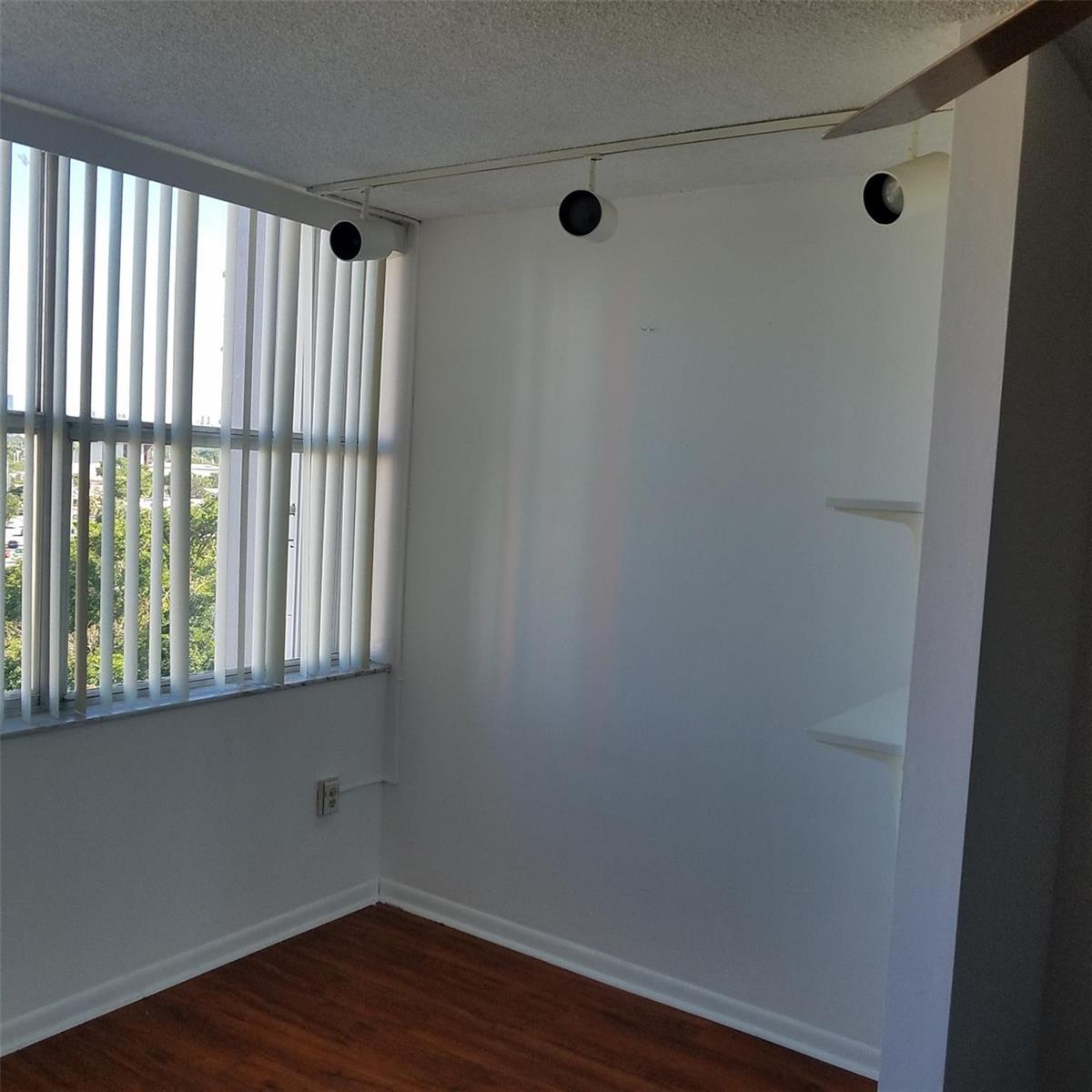 1300 NE Miami Gardens Drive # 810e, Miami FL 33179 photo 3