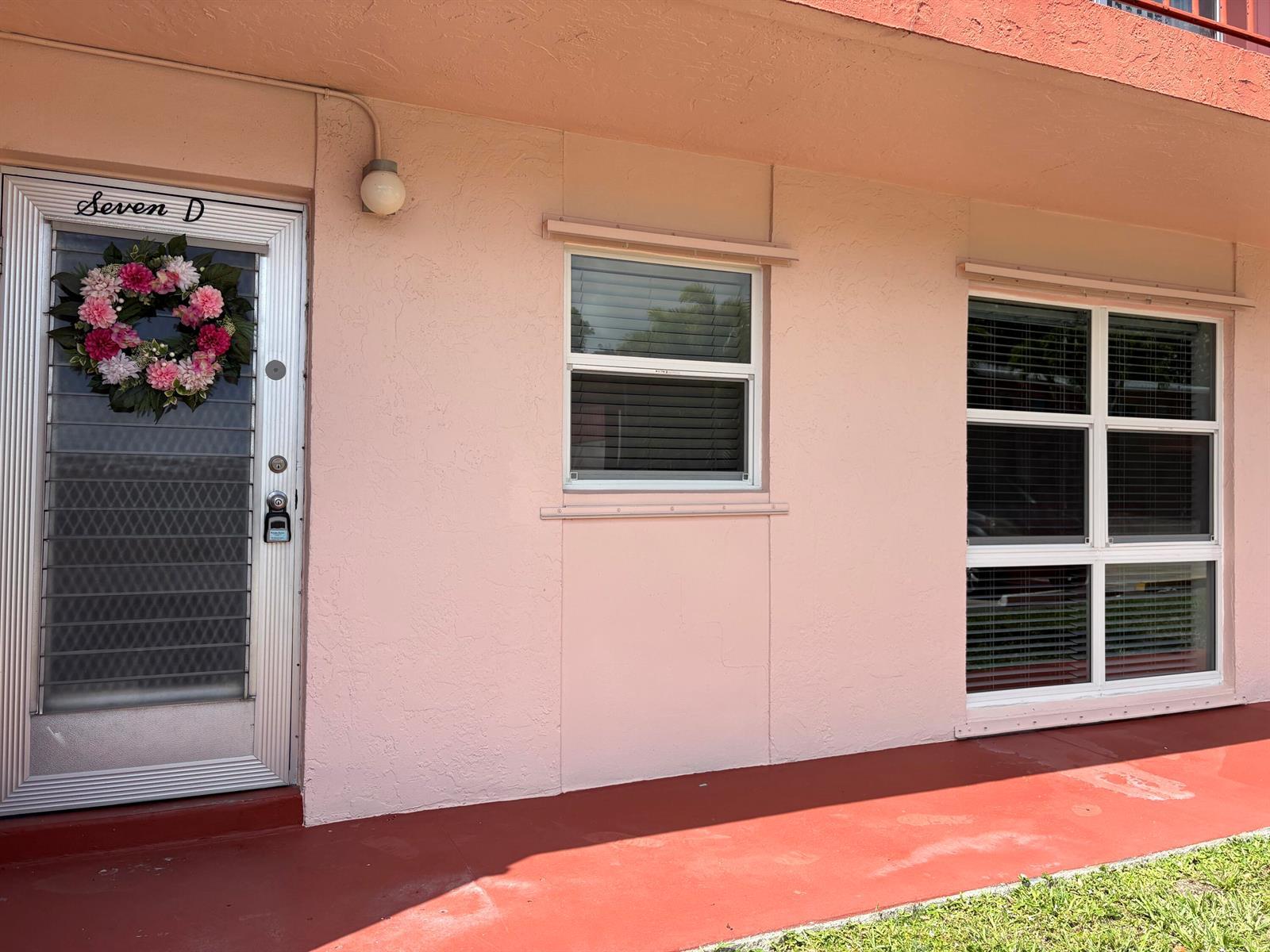 7 Golfs Edge # D, West Palm Beach FL 33417