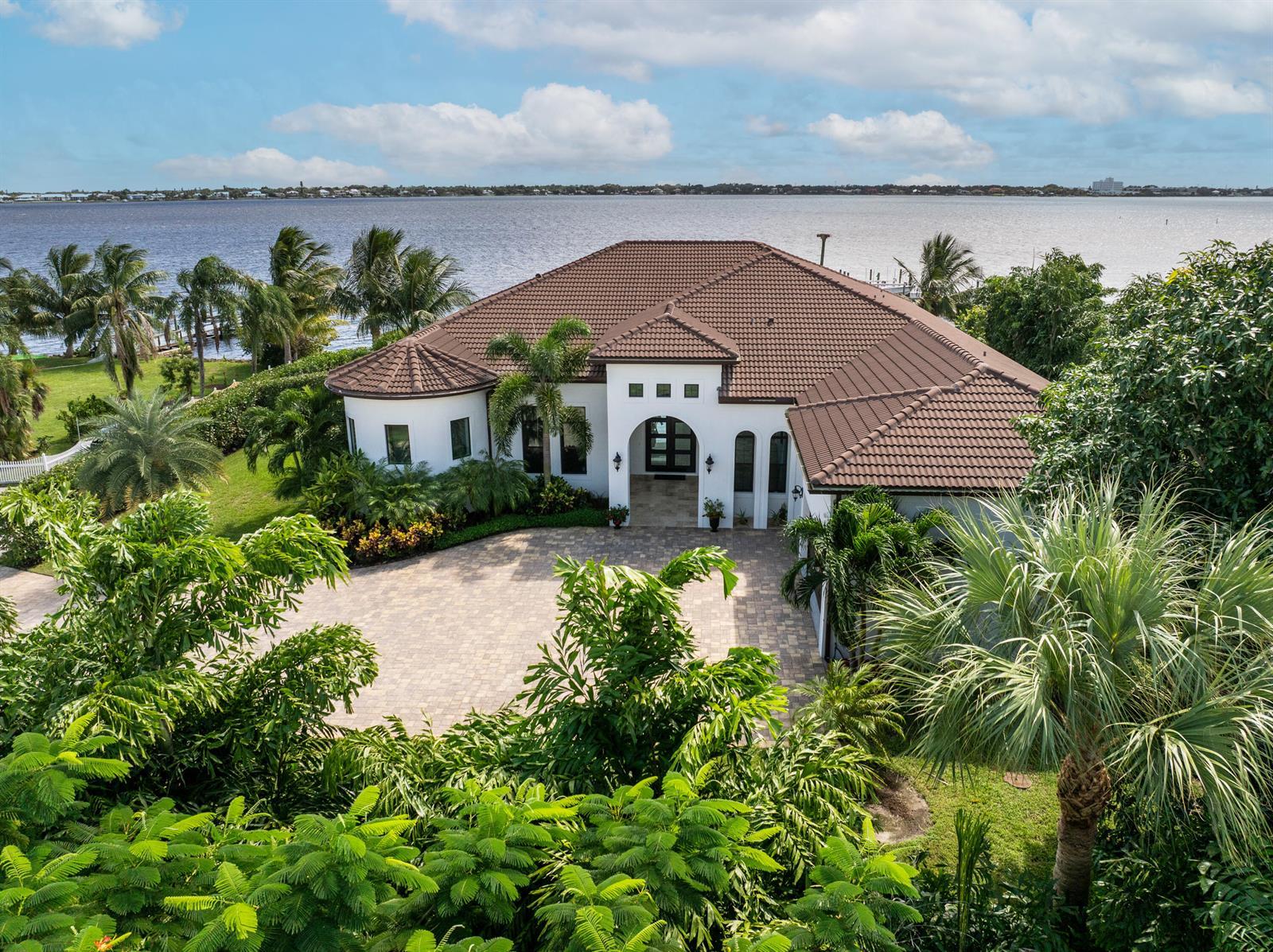1000 NE Wright Avenue, Jensen Beach FL 34957
