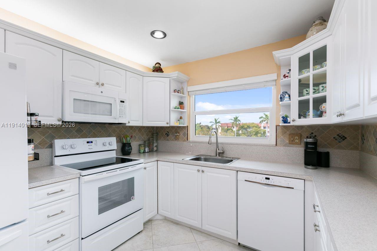 9310 Sunrise Lakes Blvd # 301, Sunrise FL 33322