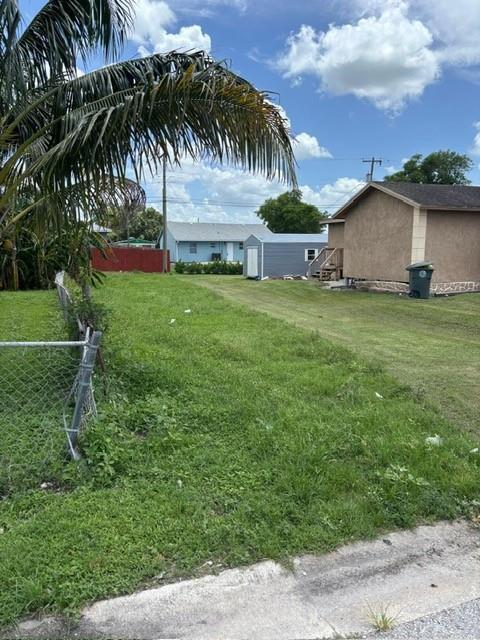 525 SW 9th Street, Belle Glade FL 33430 photo 3