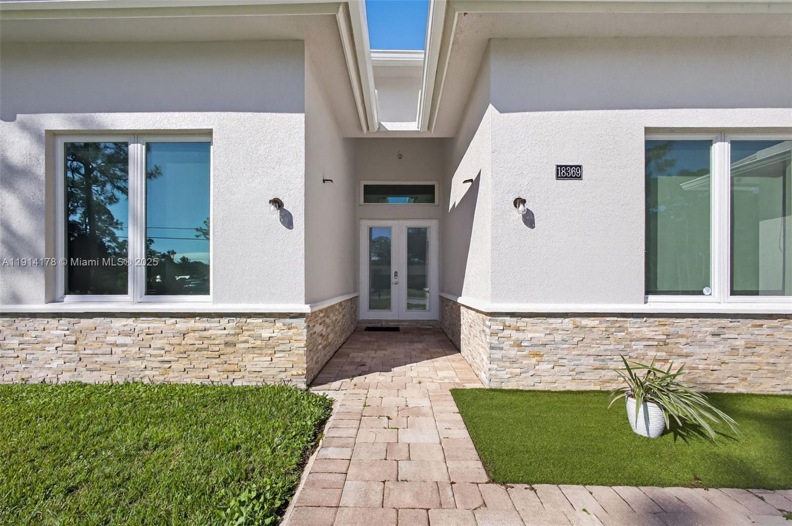 18369 Mellen Ln, Jupiter FL 33478 photo 5