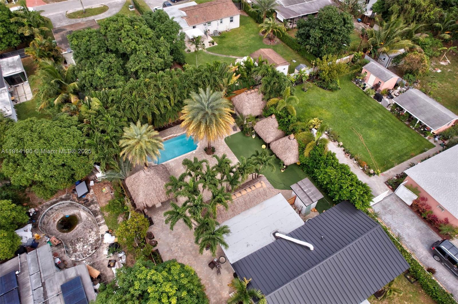 465 NW 153rd St, Miami FL 33169 photo 2