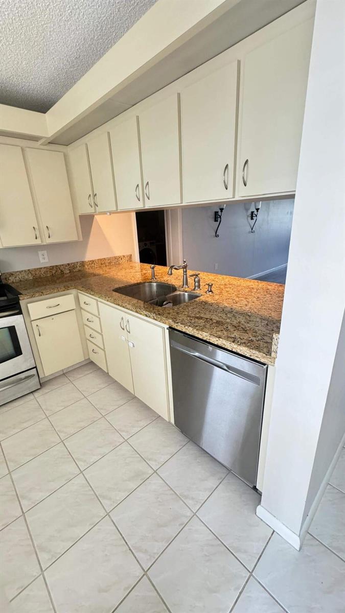 6049 Balboa Circle # 202, Boca Raton FL 33433 photo 2