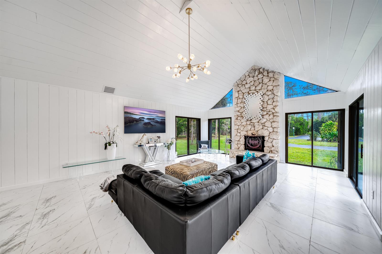 583 Rambling Drive Circle, Wellington FL 33414 photo 2
