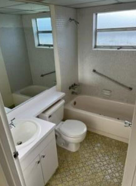 193 Saxony E, Delray Beach FL 33446 photo 2