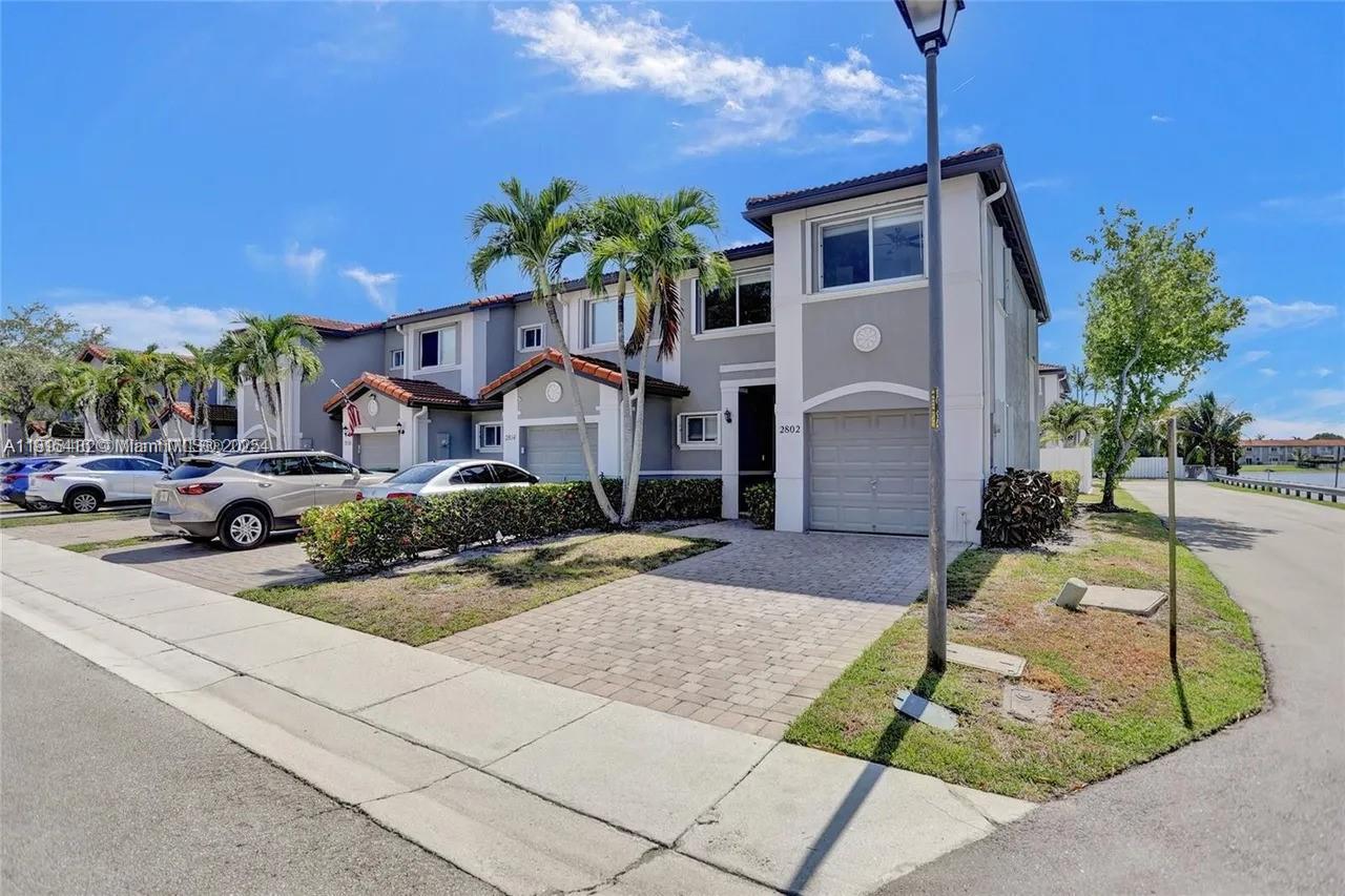 2802 SW 128 Way, Miramar FL 33027 photo 2