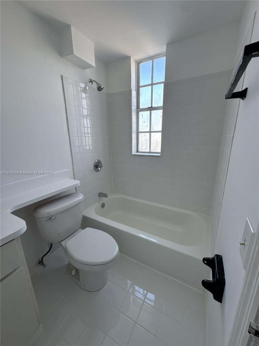 1051 Meridian Ave # 1M, Miami Beach FL 33139 photo 4