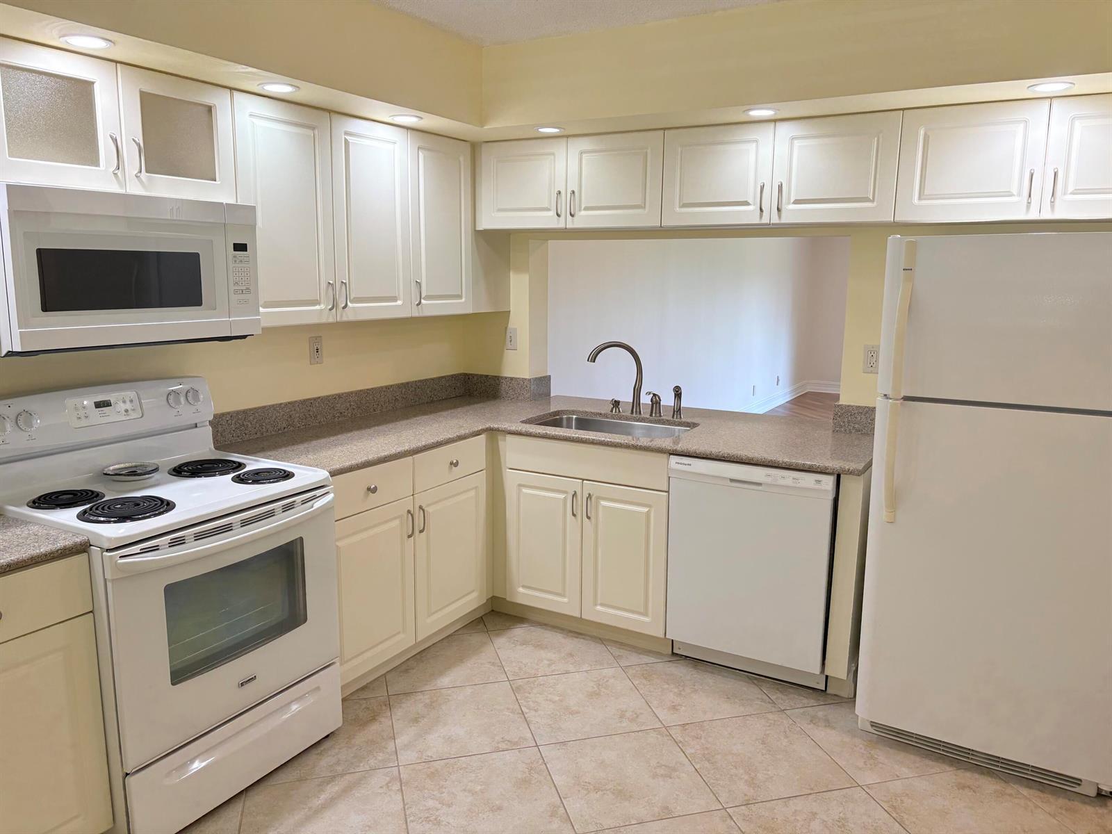 12870 Briarlake Drive # 104, Palm Beach Gardens FL 33418 photo 5