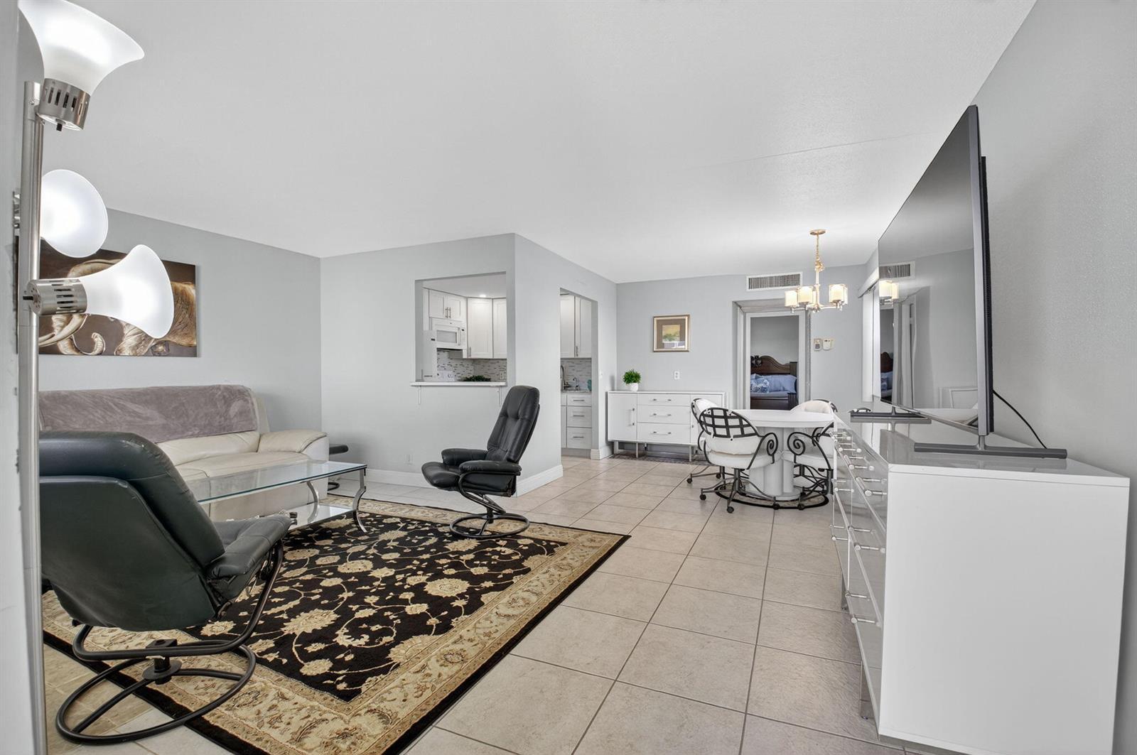 118 Monaco C, Delray Beach FL 33446 photo 2