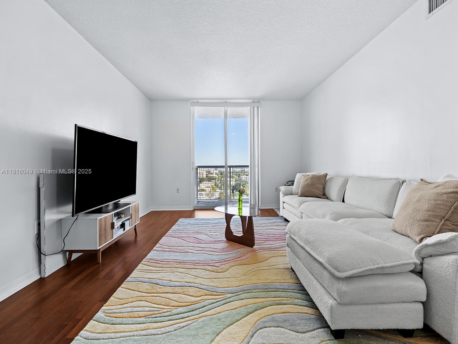 900 SW 8th St # 1208, Miami FL 33130