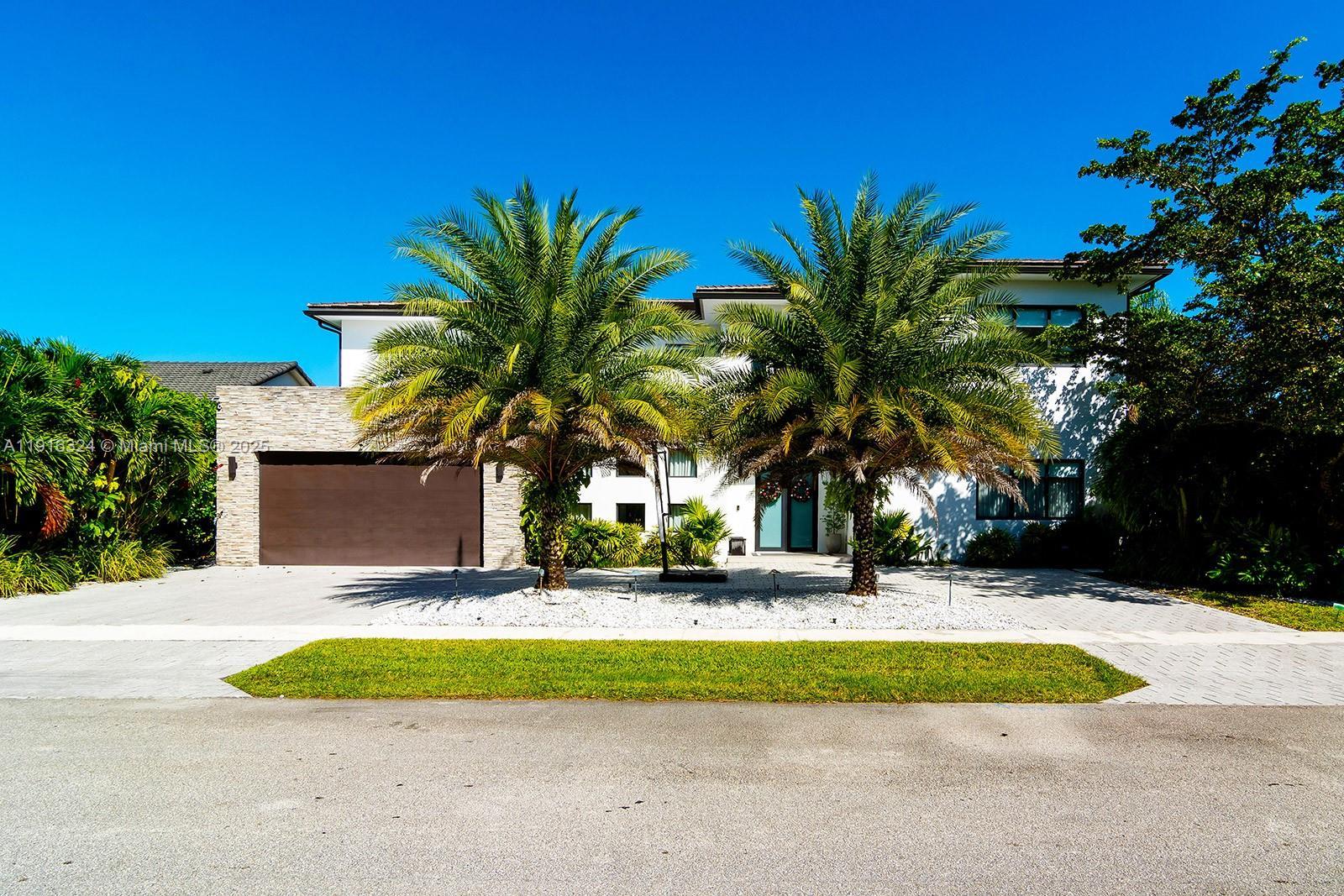 10151 SW 3rd St, Plantation FL 33324