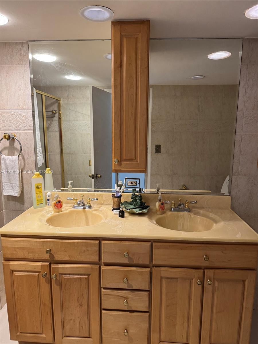 800 NE 195th St # 714, Miami FL 33179 photo 4