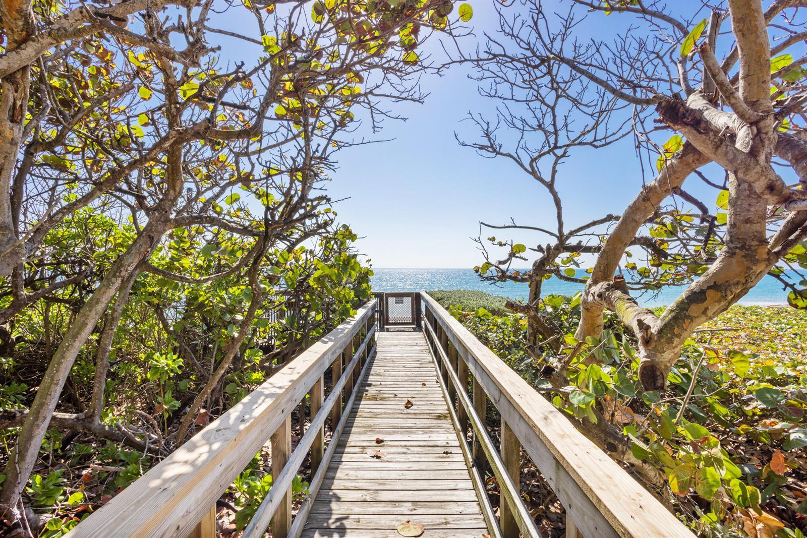 2 Sloans Curve Drive, Palm Beach FL 33480 photo 4