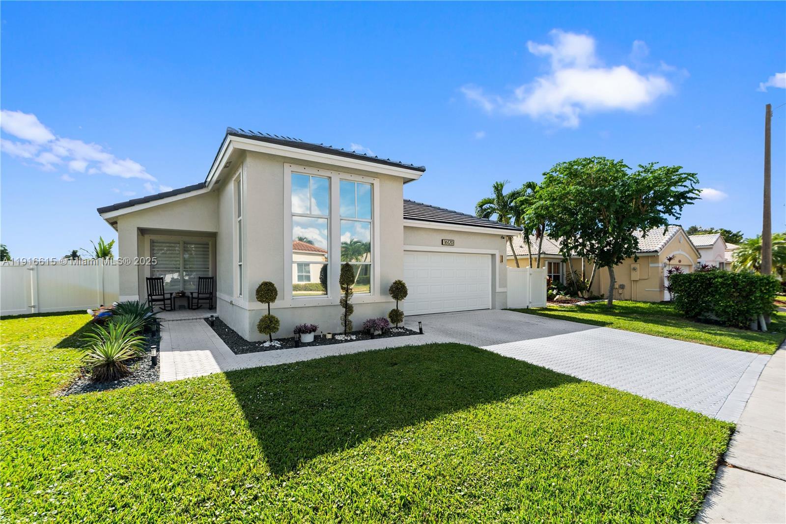 16120 SW 11th St, Pembroke Pines FL 33027 photo 2