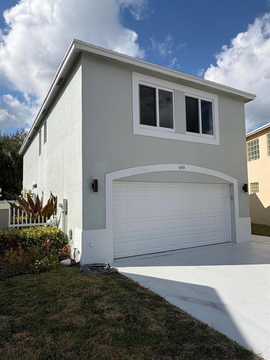 4243 Pine Hollow Circle, FL 33463 photo 2