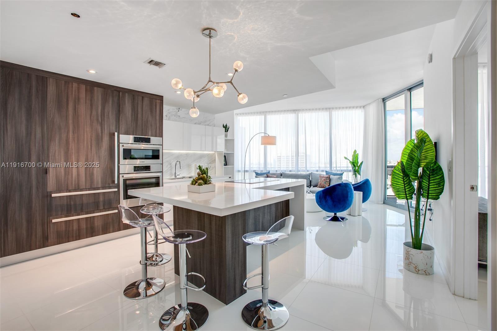 851 NE 1ST Ave # 1810, Miami FL 33132 photo 2