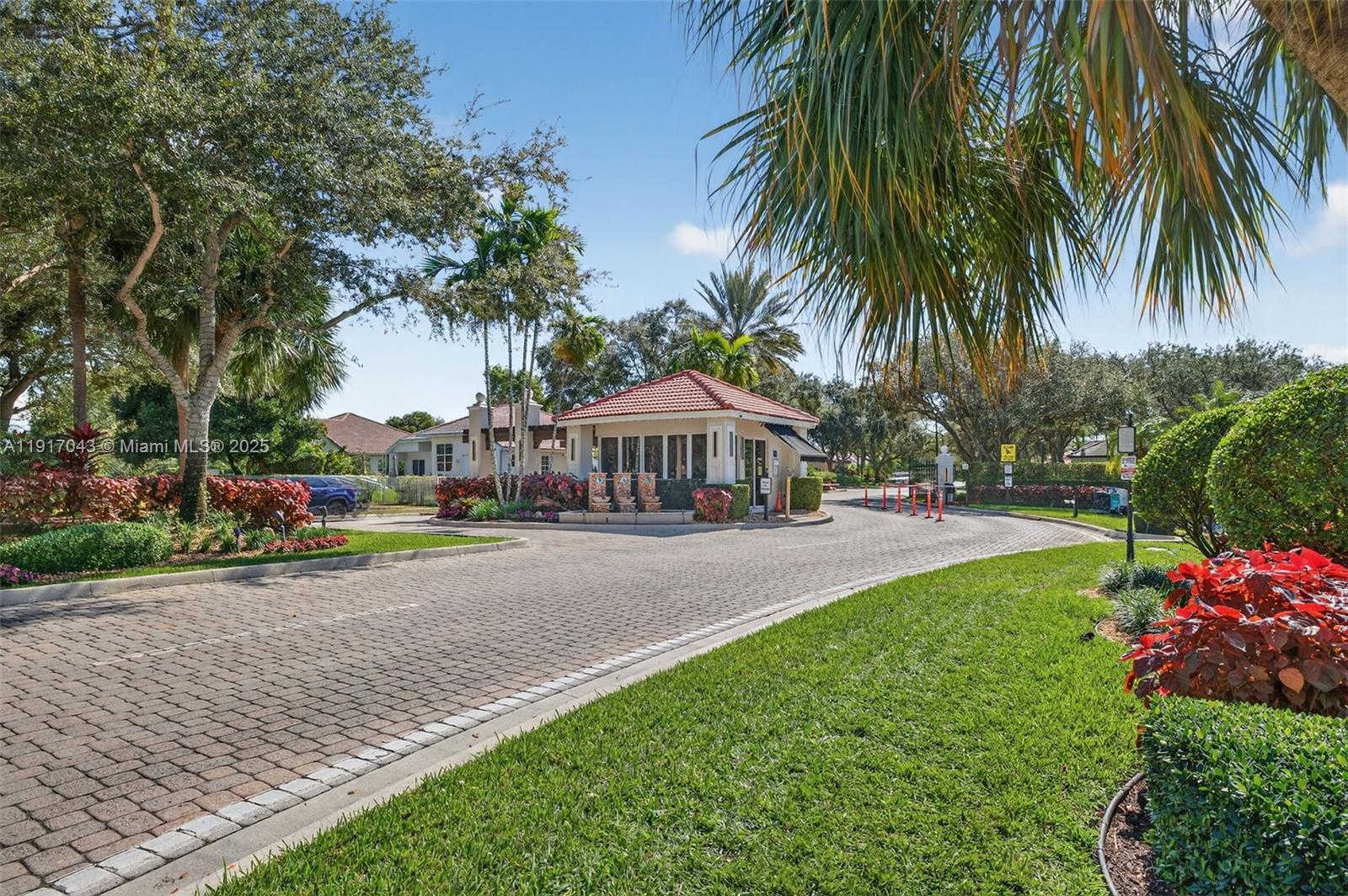 4123 W Lake Estates Dr, Davie FL 33328