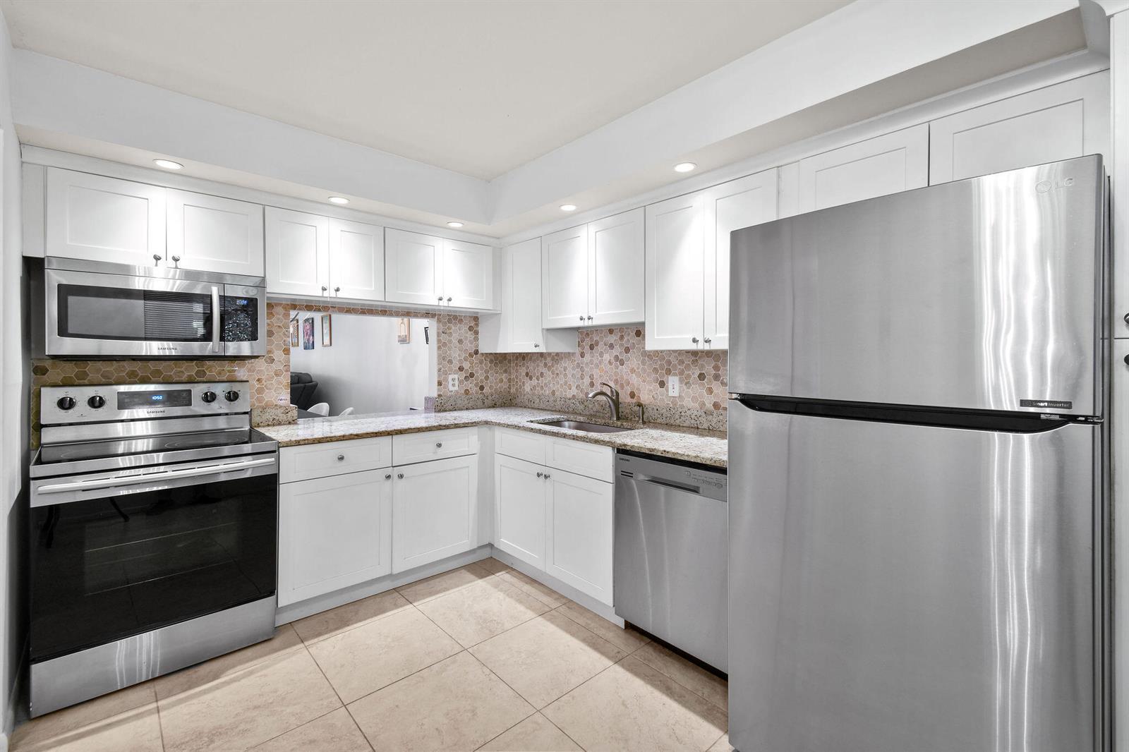 140 Lake Nancy Lane # 112, West Palm Beach FL 33411 photo 2