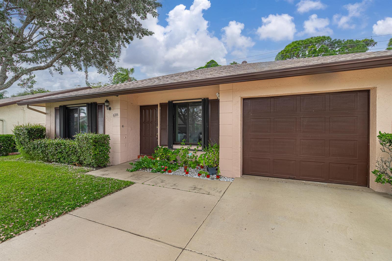 6335 Tall Cypress Circle, FL 33463 photo 2