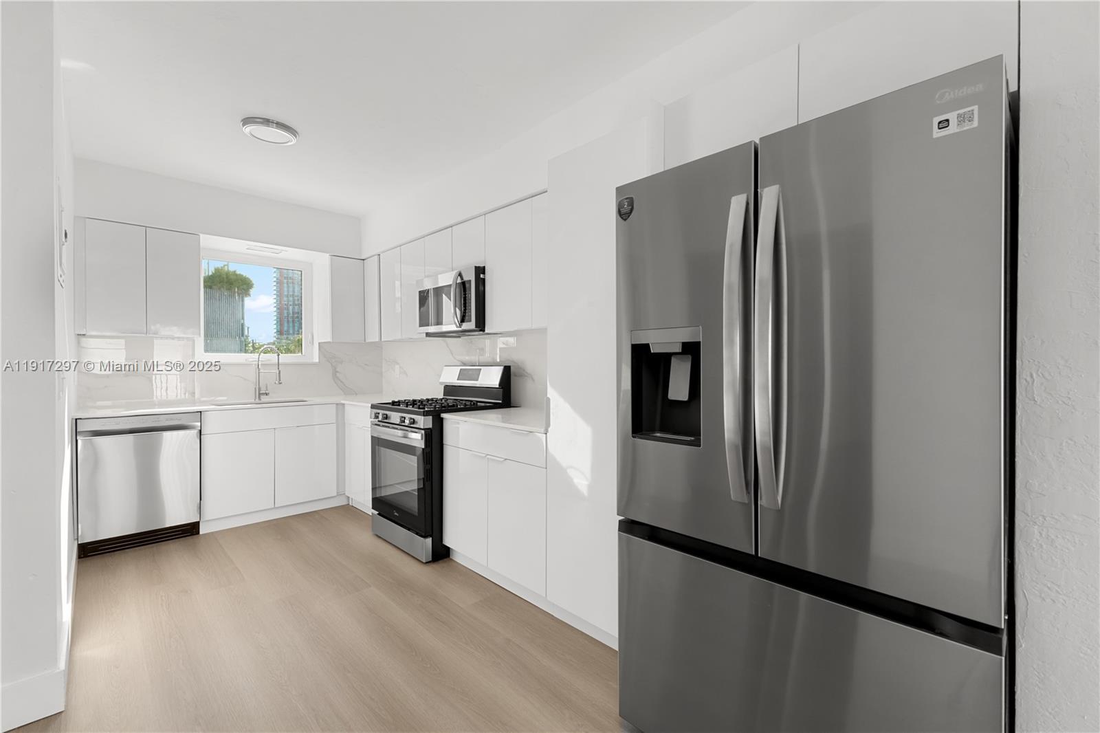 158 Ocean Dr, Miami Beach FL 33139 photo 5