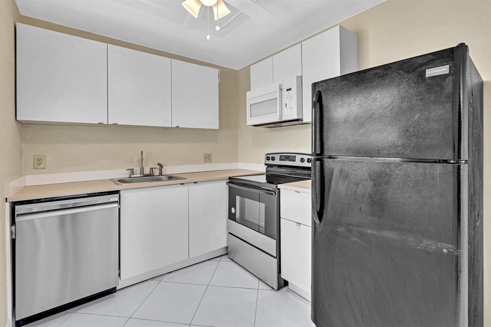 365 Flanders # H, Delray Beach FL 33484 photo 2