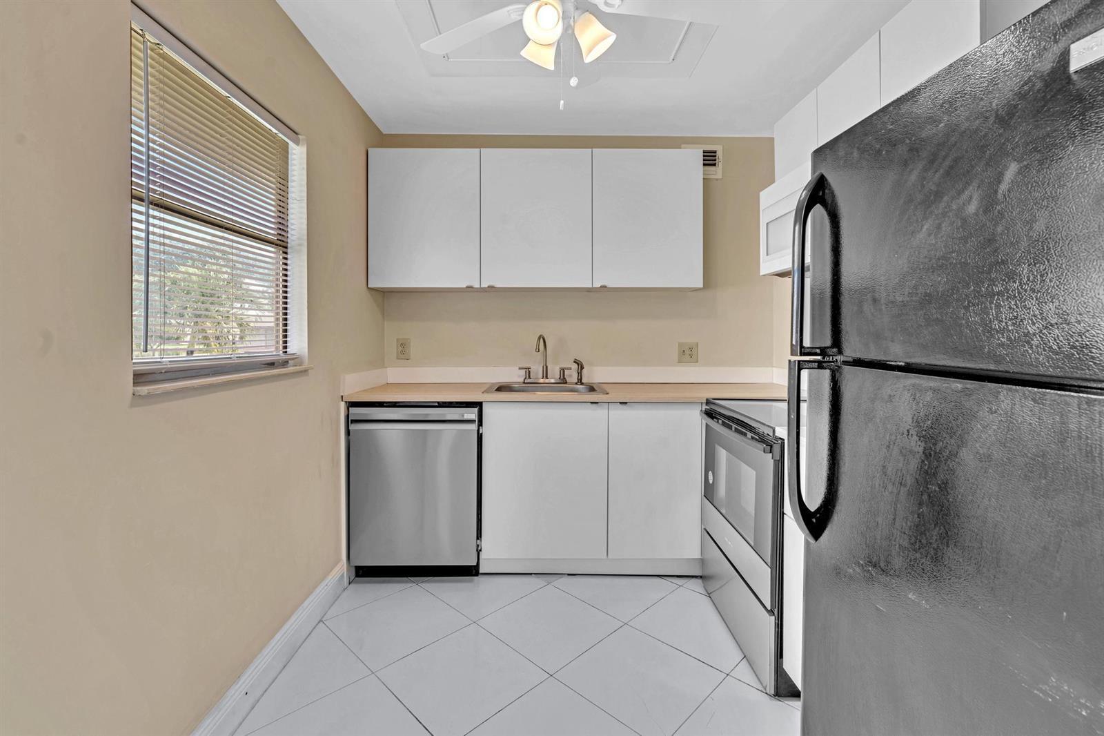 365 Flanders # H, Delray Beach FL 33484 photo 3