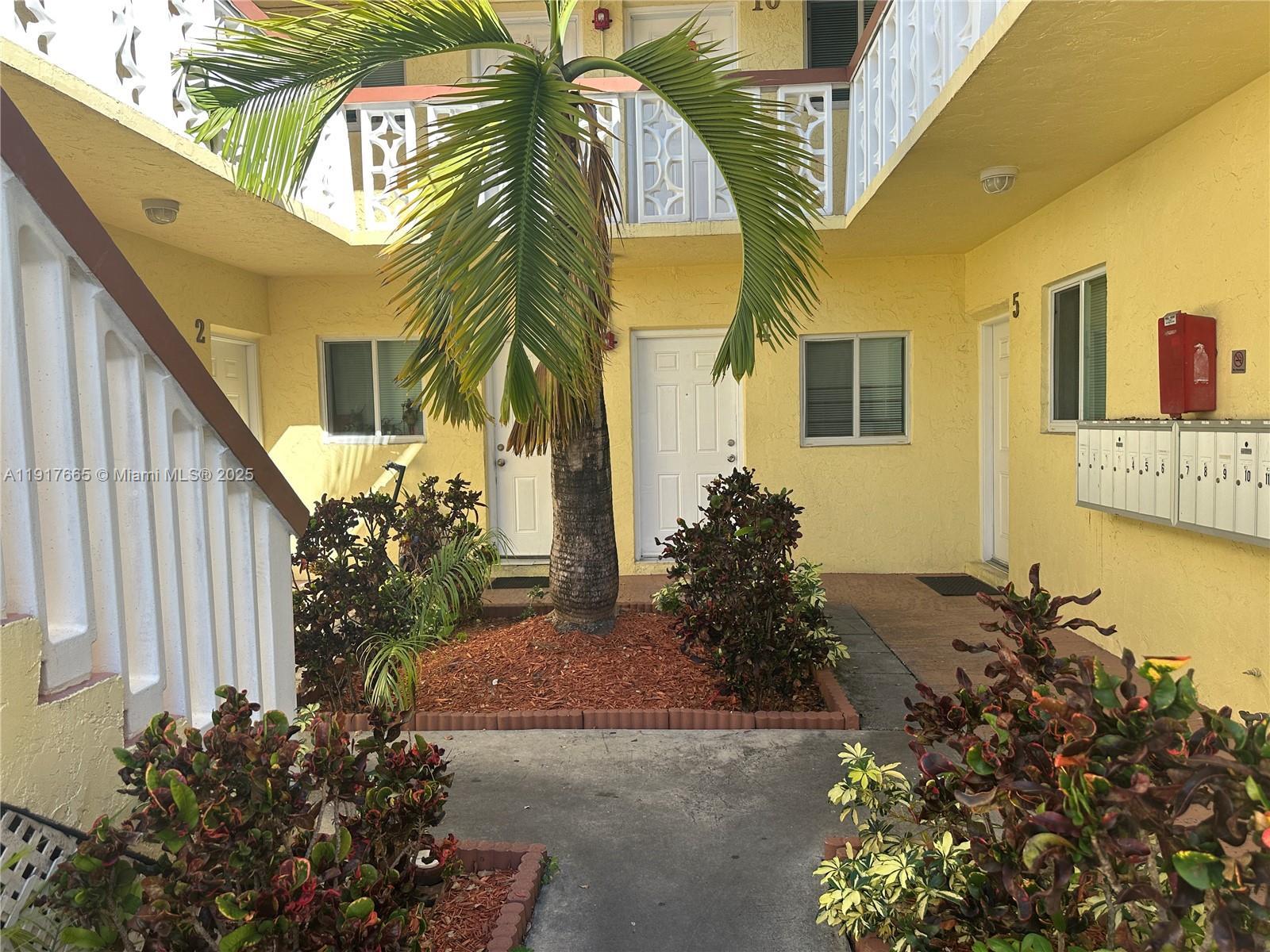 724 NE 4th St, Hallandale Beach FL 33009 photo 2
