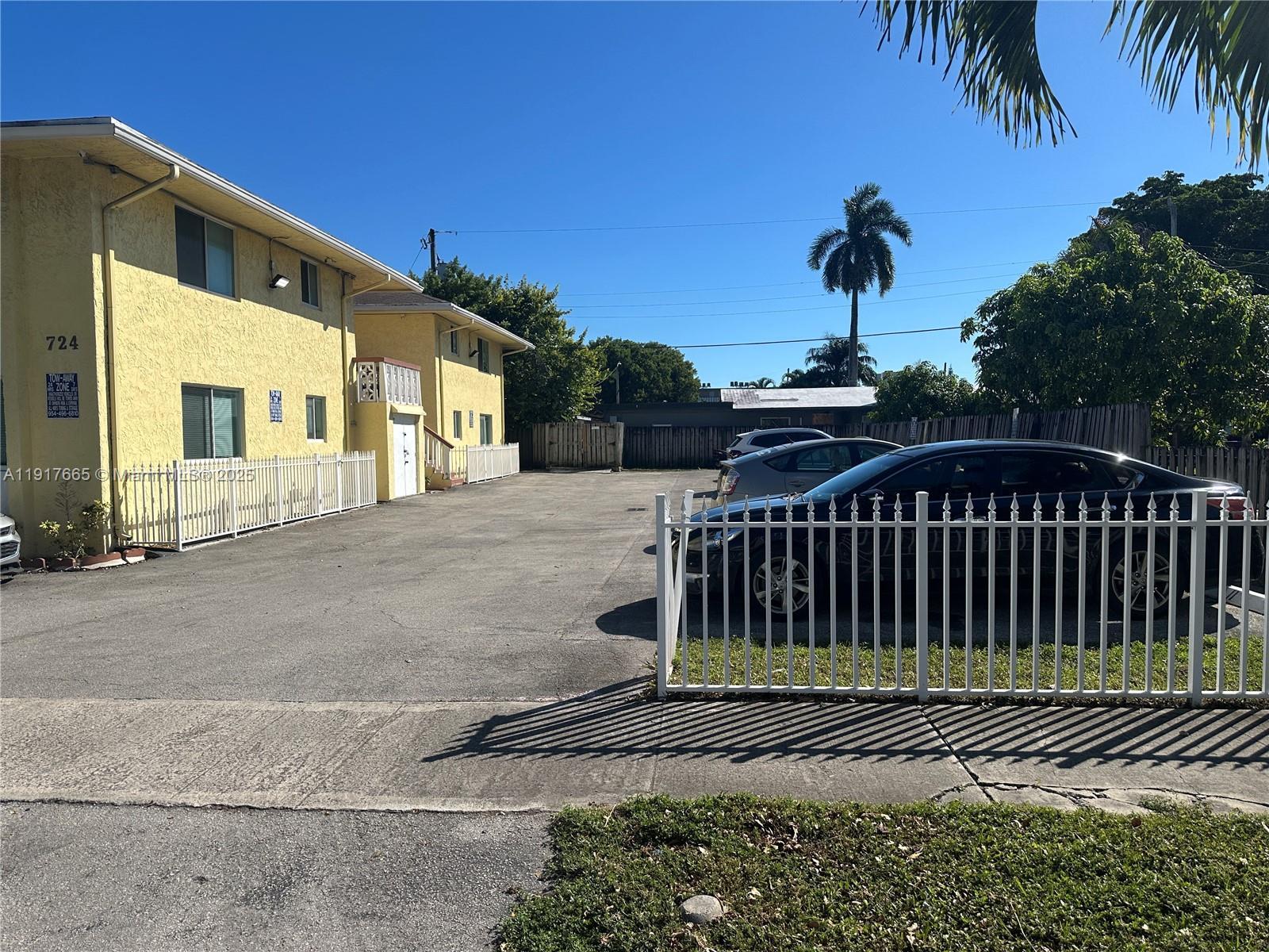 724 NE 4th St, Hallandale Beach FL 33009 photo 5