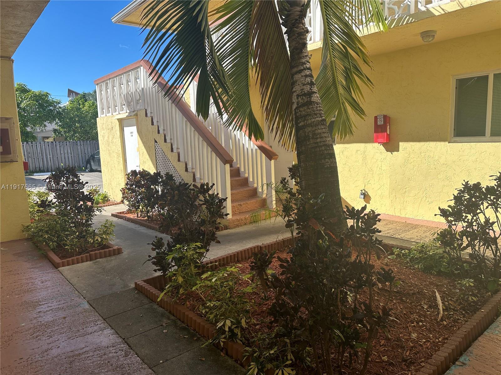 724 NE 4th St, Hallandale Beach FL 33009 photo 4