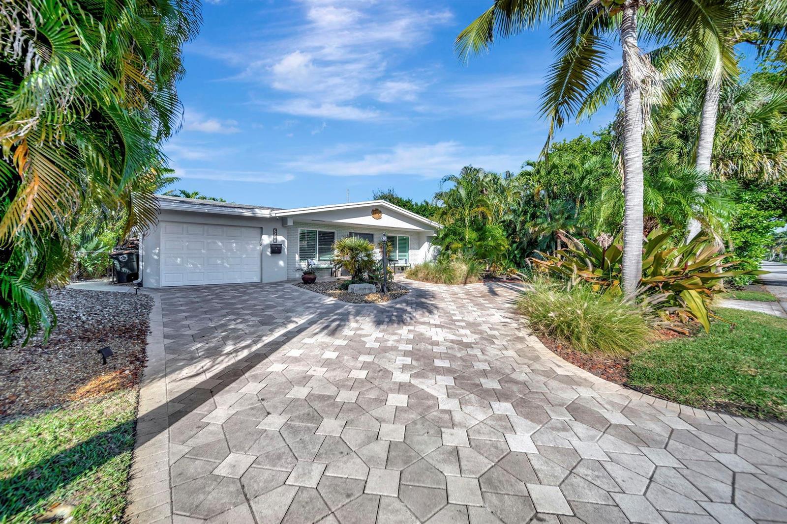 2611 NE 53rd Street, Lighthouse Point FL 33064 photo 2