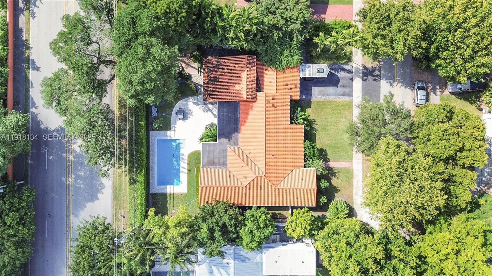 259 E Shore Dr, Miami FL 33133 photo 3