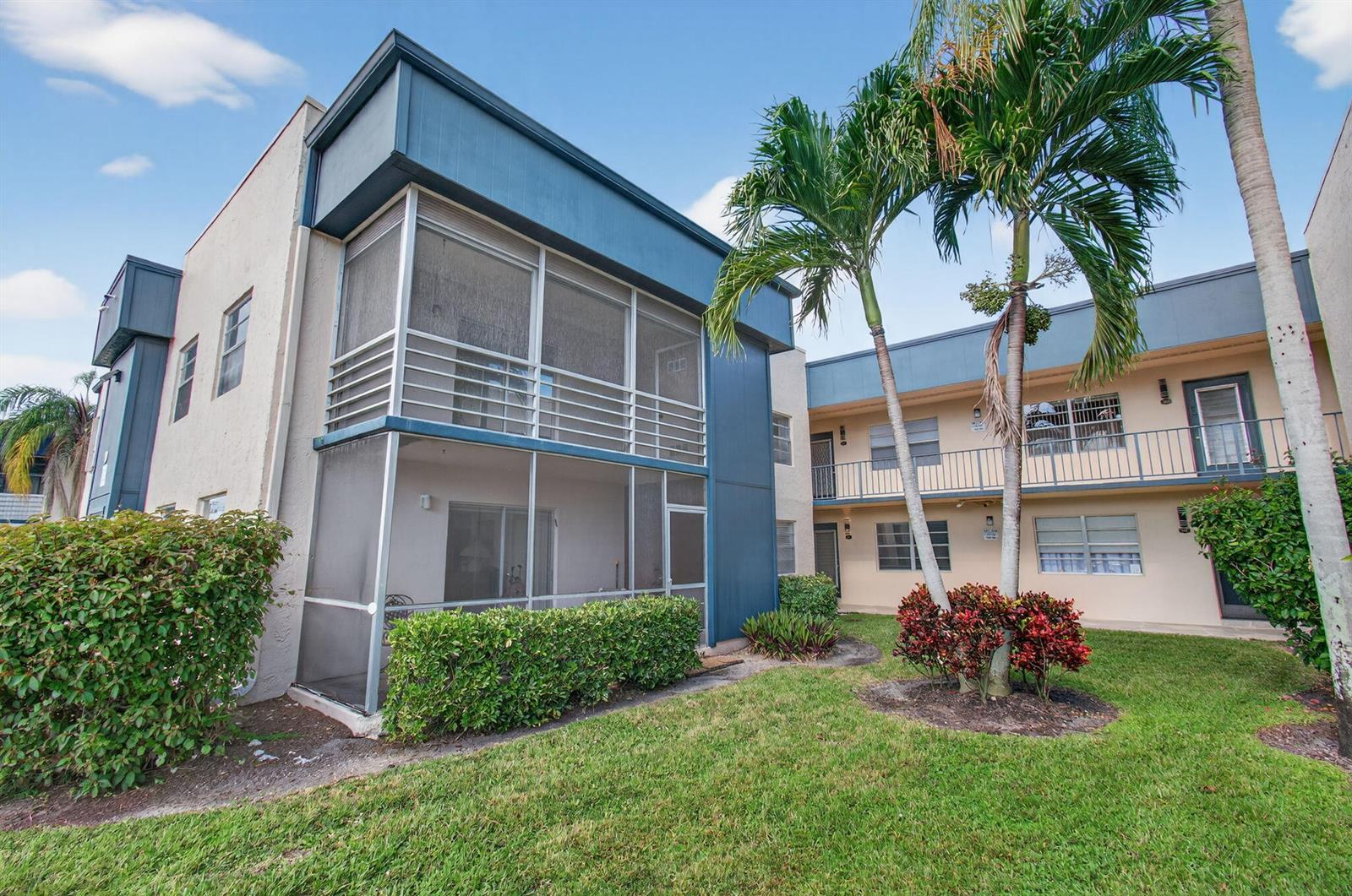 180 Flanders D, Delray Beach FL 33484 photo 2