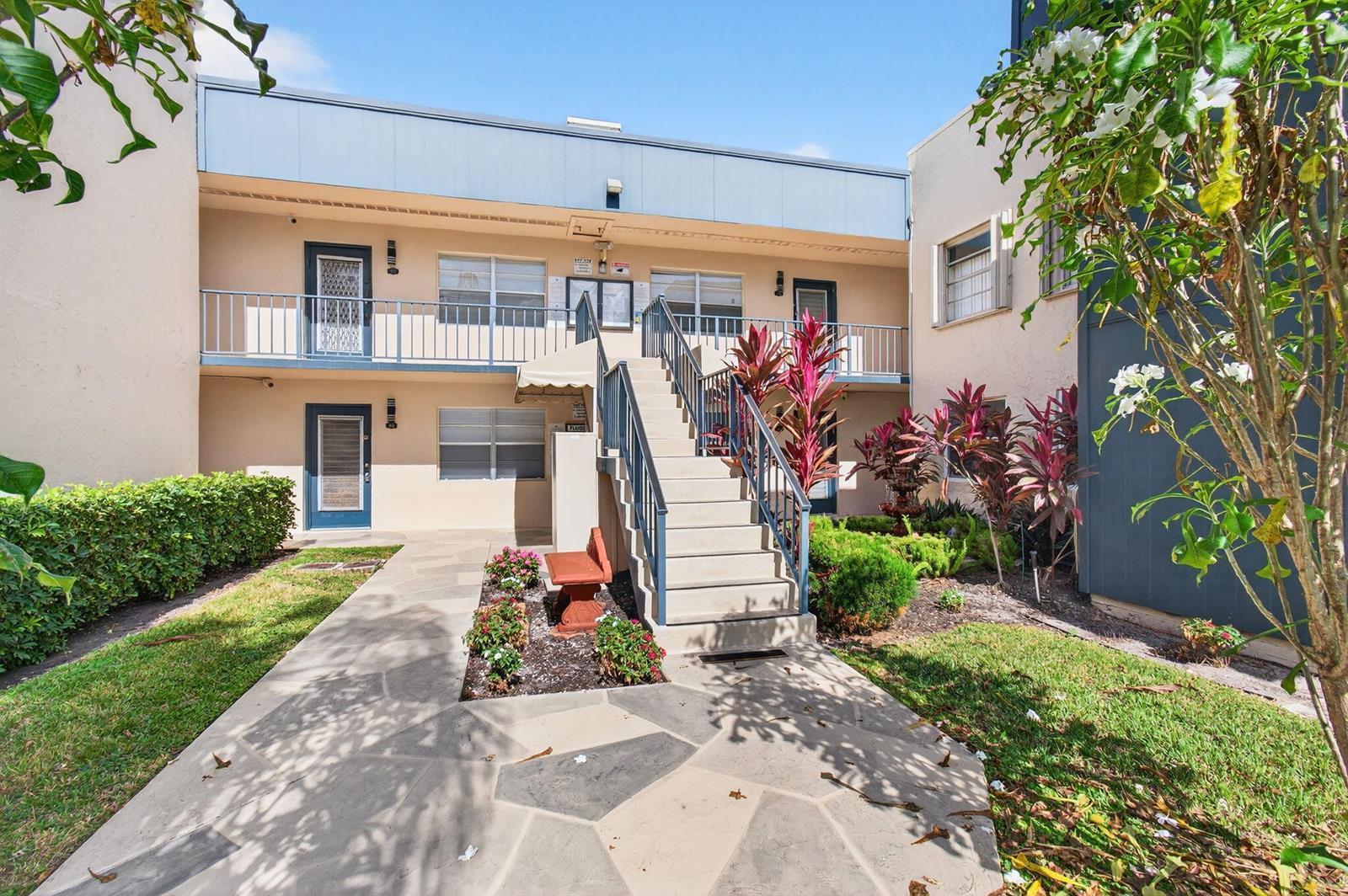 180 Flanders D, Delray Beach FL 33484