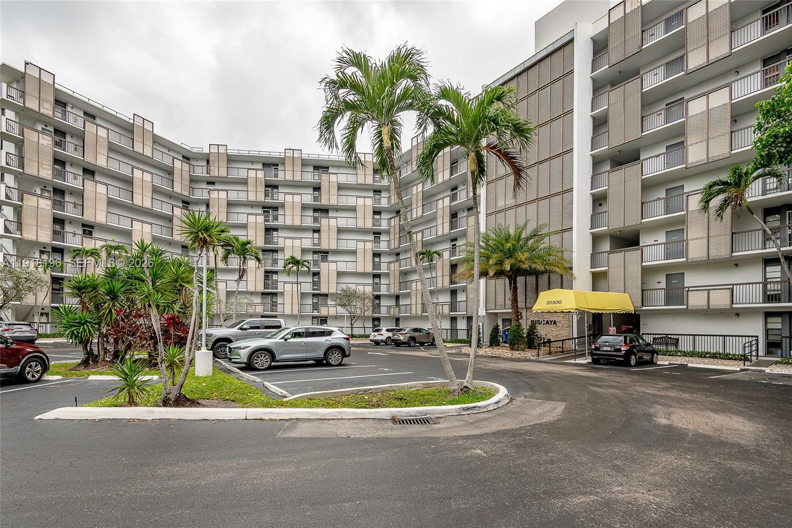 20500 W Country Club Dr # 716, Aventura FL 33180 photo 3