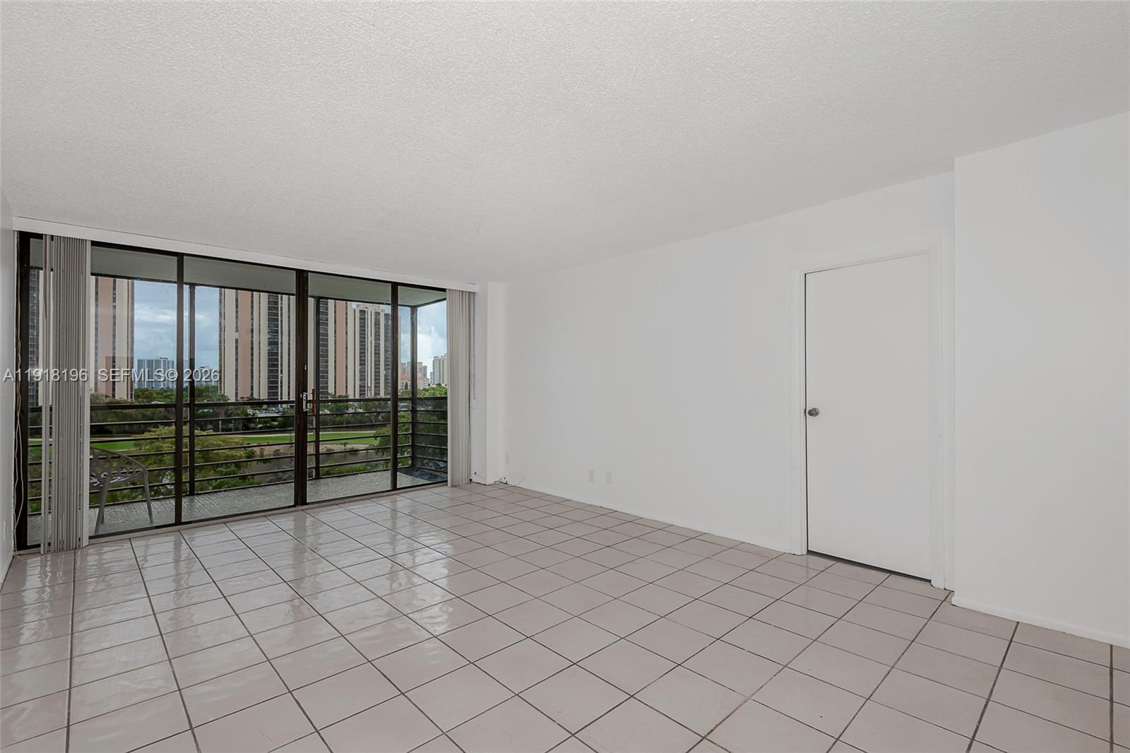 20500 W Country Club Dr # 716, Aventura FL 33180 photo 4